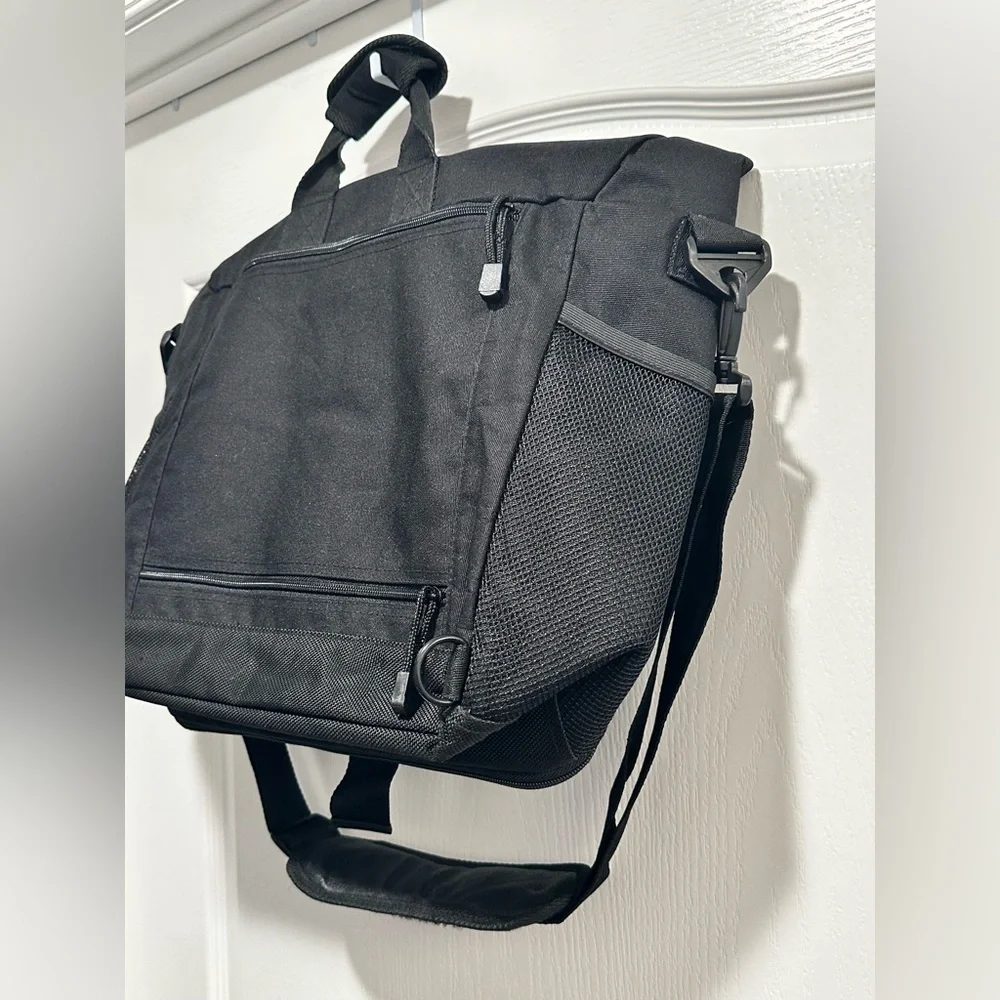 Piper Gear Black Messenger / Laptop Bag, Easily Fits 15